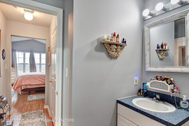 Building Photo - 590 Beachway Ave