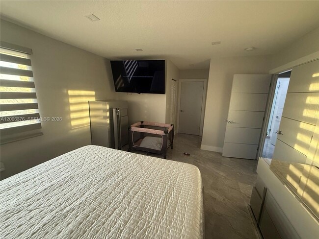 Building Photo - 9721 SW 162nd Ct