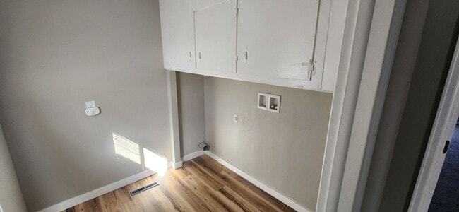 Building Photo - MOVE IN SPECIAL, 1/2 OFF FIRST FULL MONTHS RENT.  ALL PROSPECTIVE TENANTS MUST SUBMIT A $58 NON-R...