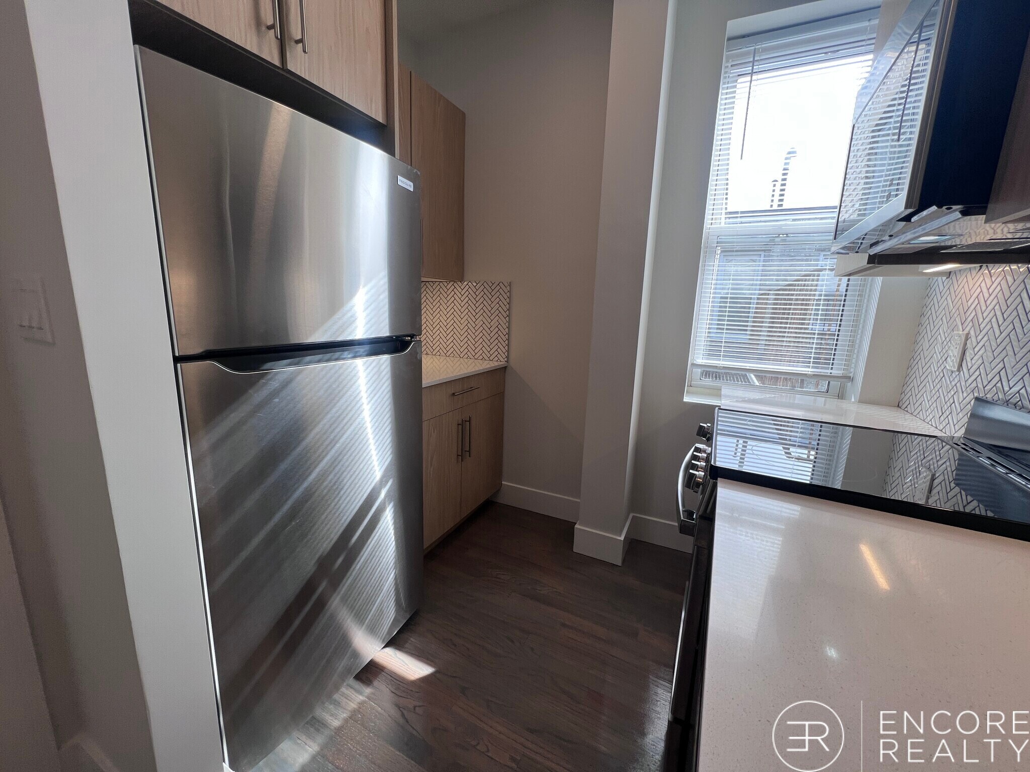 Building Photo - 65 Park Dr