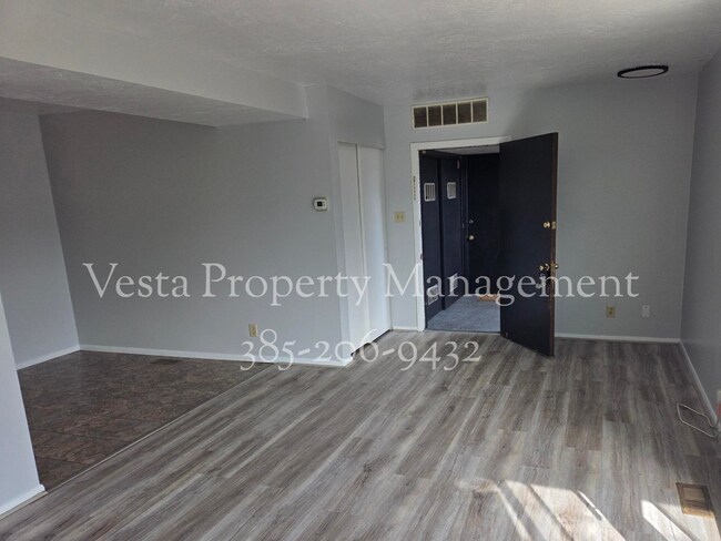 Building Photo - 1030 Healy St