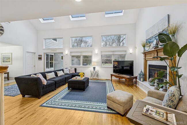 Building Photo - 4 The Registry