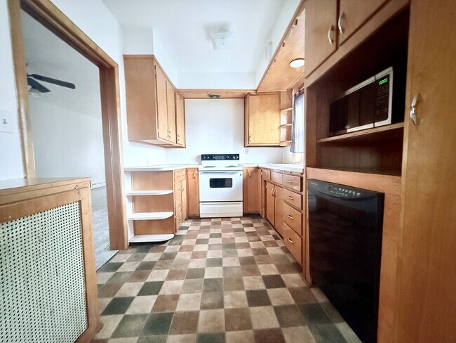 Building Photo - 5-Bed 2-Bath House in Reinbeck