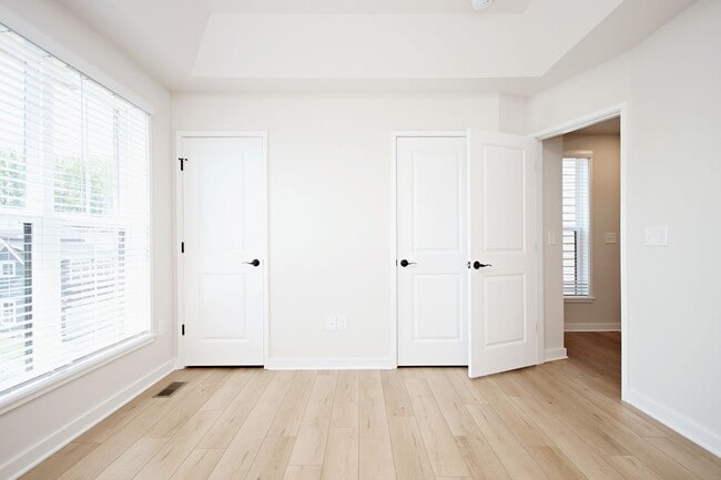 Building Photo - Dog-Friendly End-Unit Townhome in Desirable Old Trail, Crozet