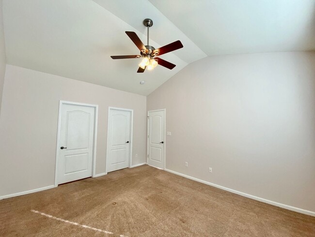 Building Photo - READY July 1st!! End-Unit Condo with Commu...