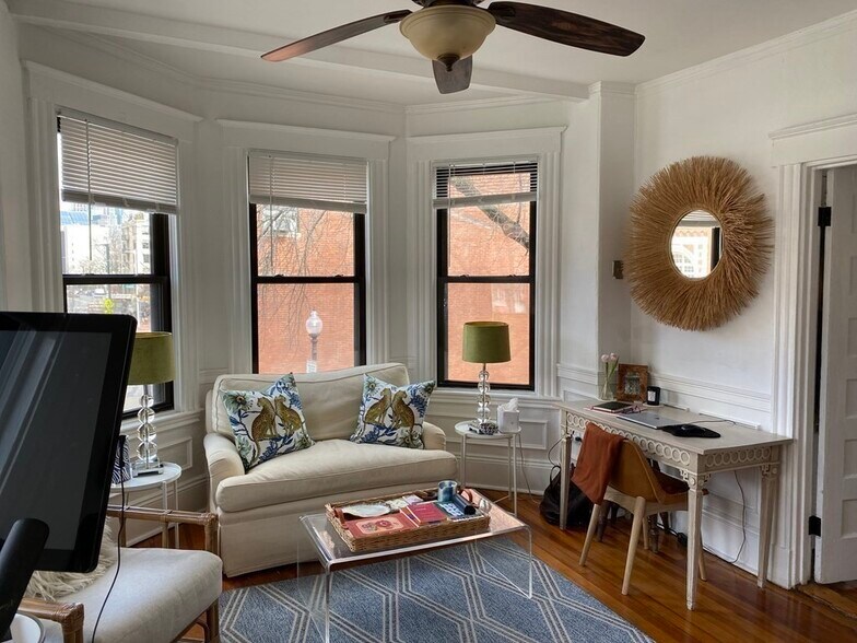 Primary Photo - 552 Tremont St