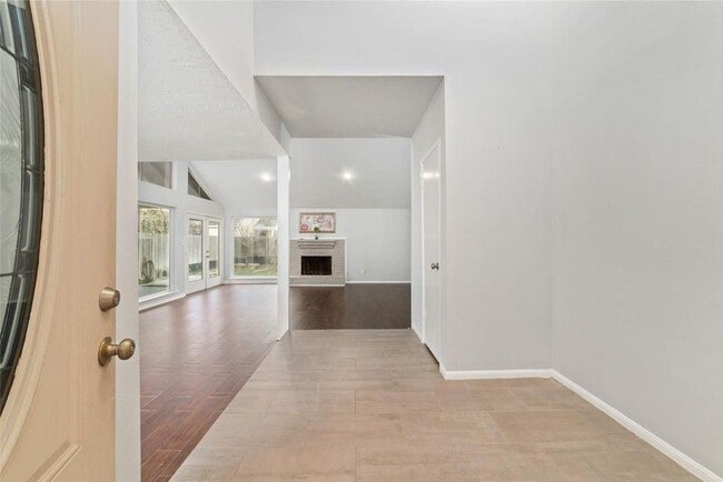 Building Photo - 7107 Plaza Del Sol Dr