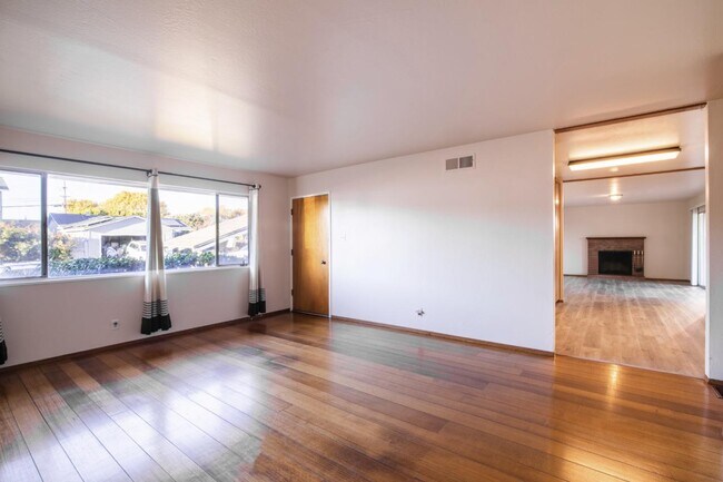 Building Photo - 1761 Kelly St