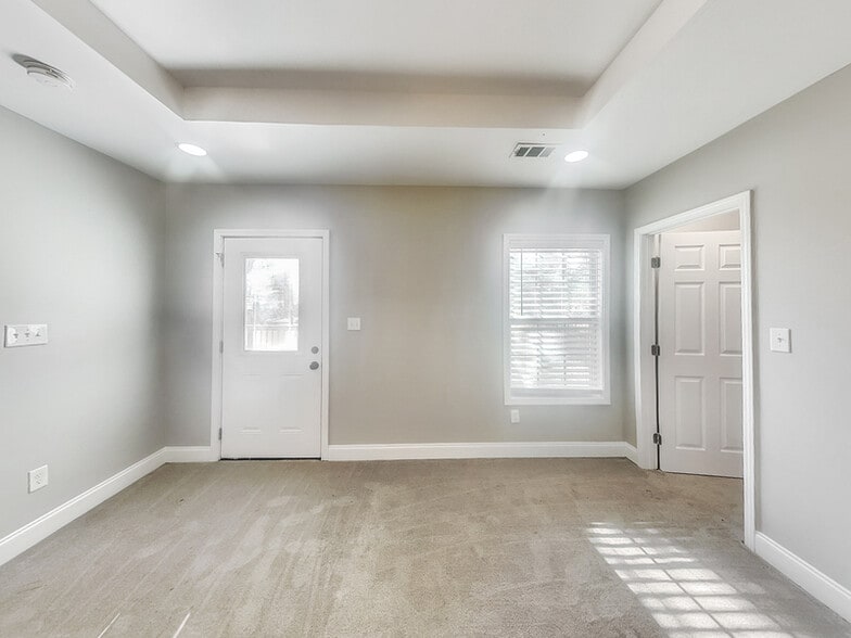 Building Photo - 1439 Westmont Rd SW