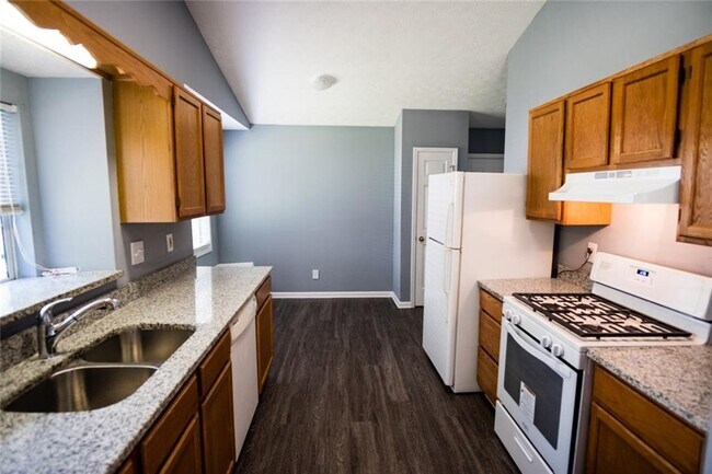 Building Photo - 4885 Streamside Dr