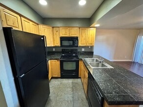 Building Photo - Luxorious Single Story 1 bedroom Condo Near NAU