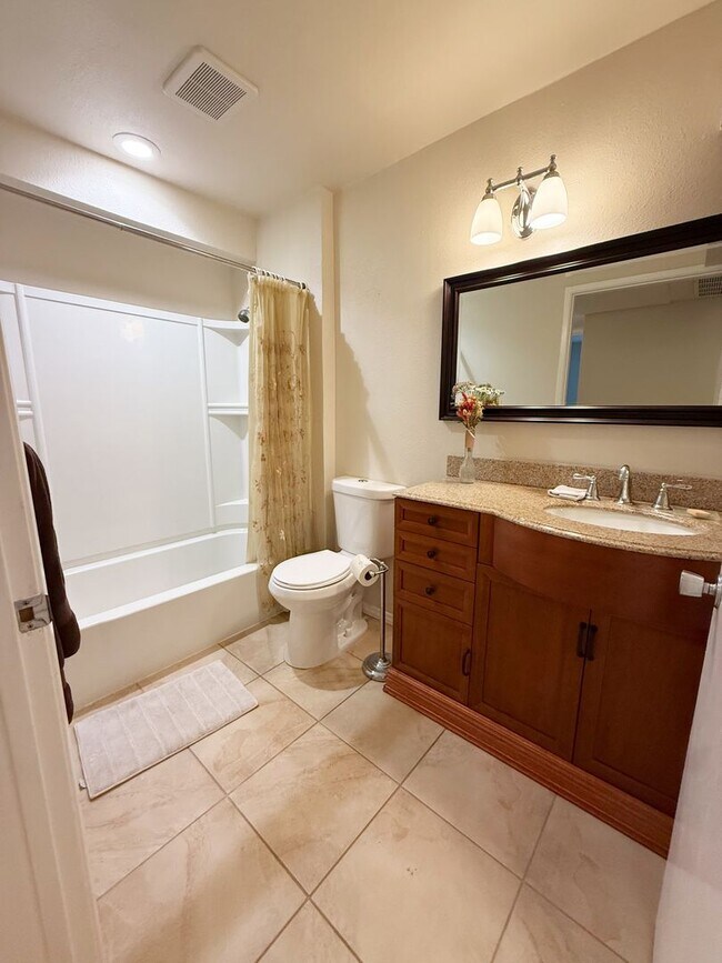 Building Photo - Beautiful 2 Bed/2 Bath Condo for Rent in Mission Verde!