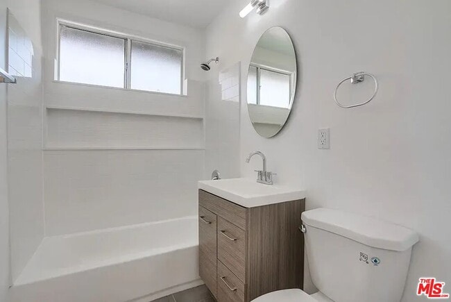 Building Photo - 869 Glenway Dr