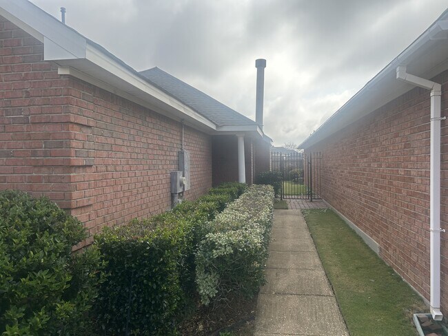 Building Photo - 8908 Asheville Dr