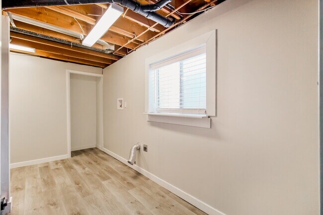 Building Photo - 8487 McKenzie Ln