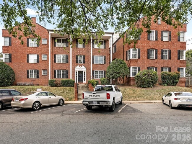 Building Photo - 924 Monticello Terrace