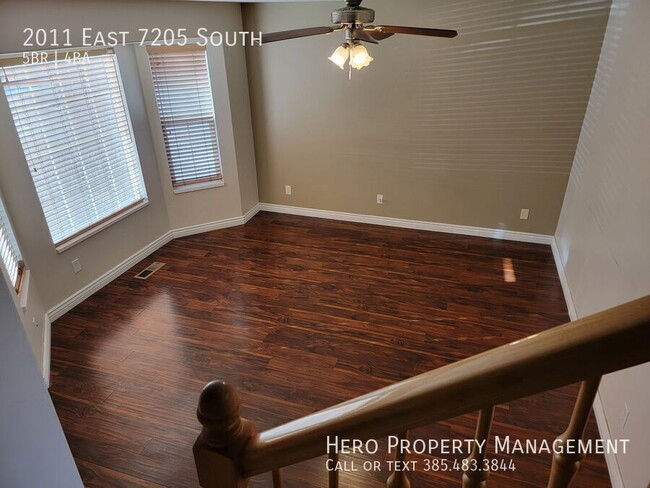 Building Photo - Huge Townhome in coveted East Cottonwood H...