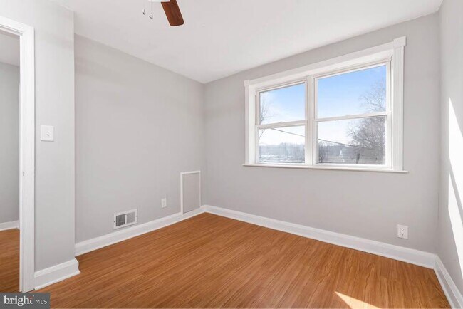 Building Photo - 114 Riverthorn Rd