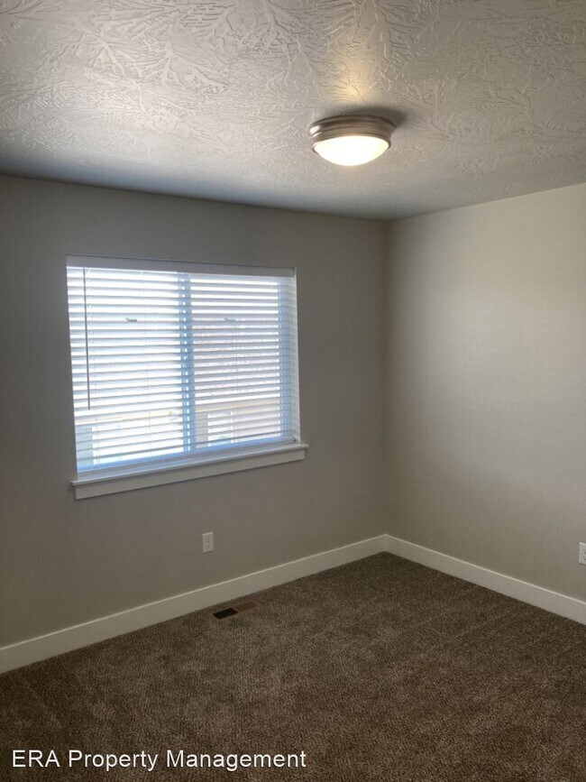 Building Photo - 3 br, 2.5 bath House - 3037 N 175 E