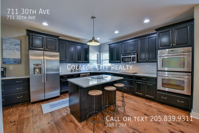 Building Photo - 711 30th Ave