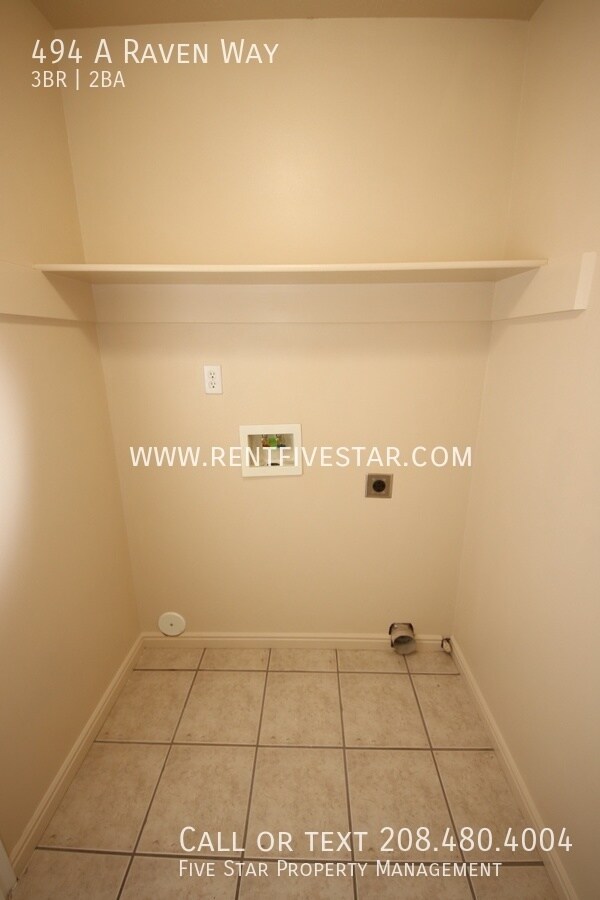 Building Photo - 494 Raven Way