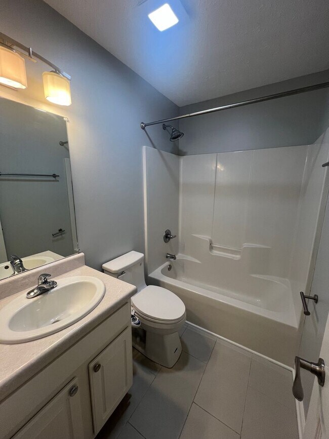 Building Photo - Lovely 3 bed 2 bath house on Ruth St.!