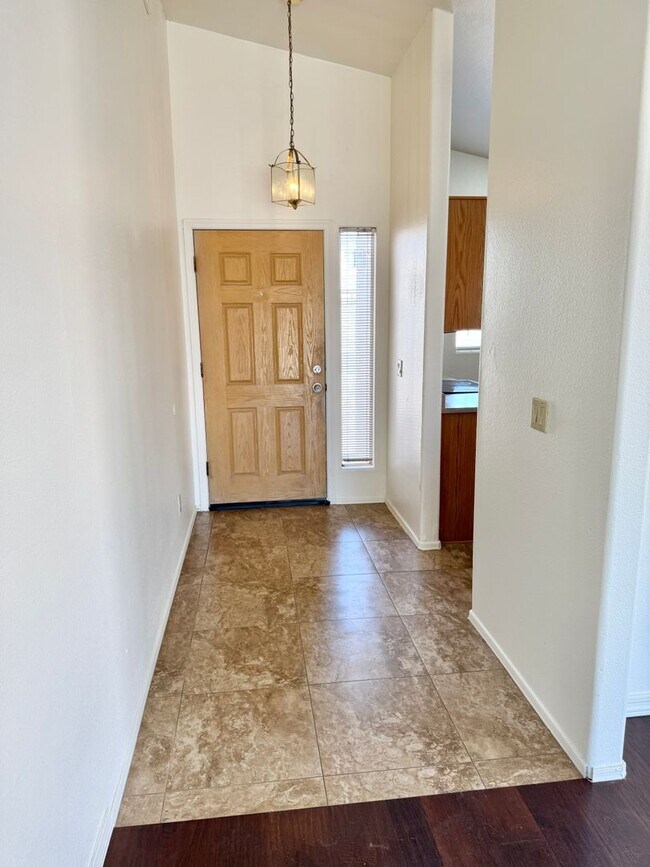 Building Photo - 3 Bedroom/2 Bath Single Level Home! NO HOA