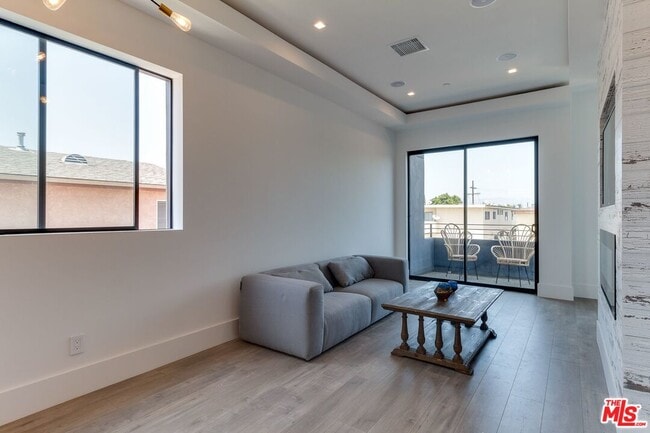 Building Photo - 4826 Pickford St