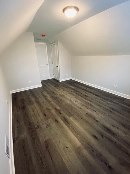 Building Photo - 218 W Pineview Dr