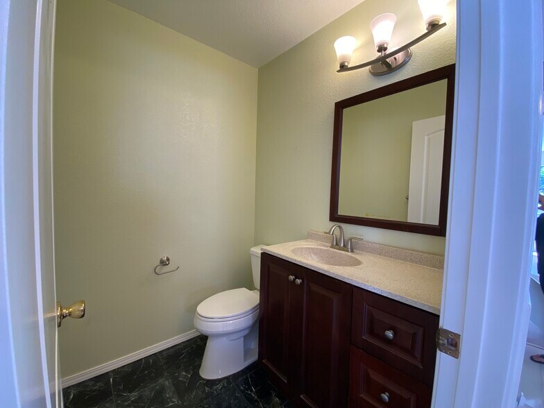 bath - 9546 Easter Way