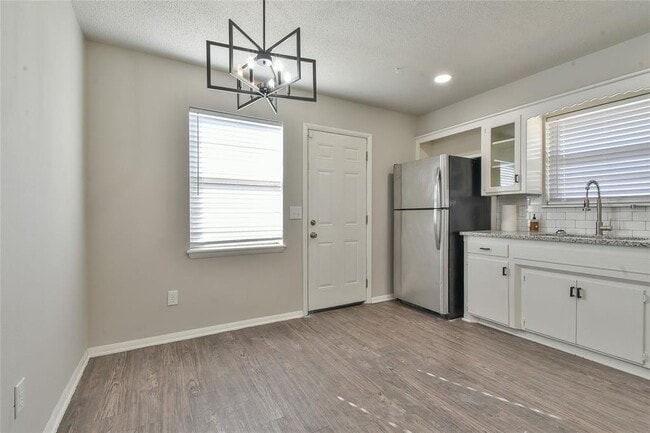 Building Photo - 608 Moraine Ave