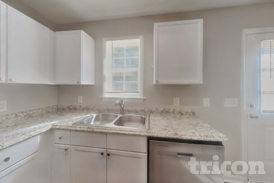 Building Photo - 105 Pinto Ln