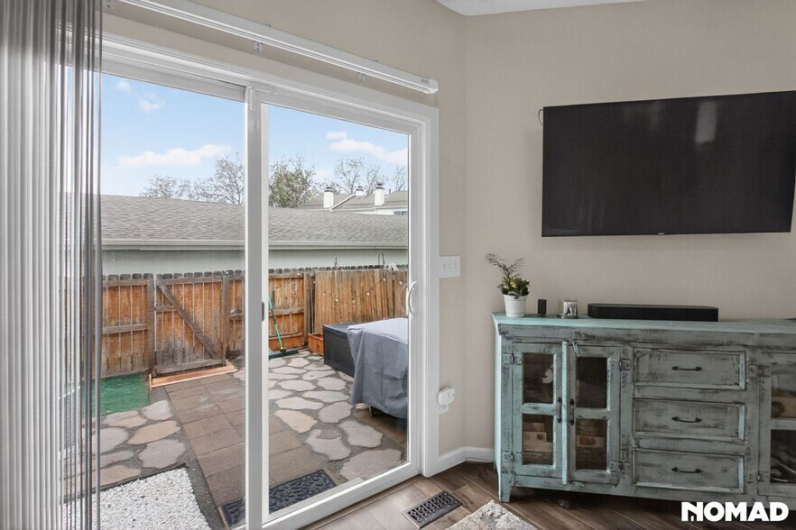 Building Photo - 4239 S Mobile Cir