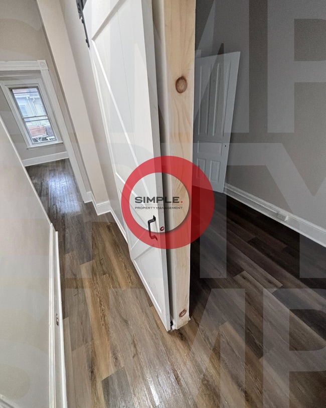 Building Photo - 4 Bedroom / 1 bathroom house