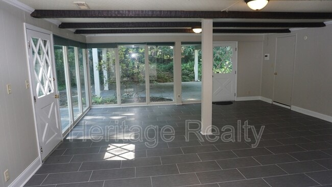 Building Photo - 529 Bardon Rd NW