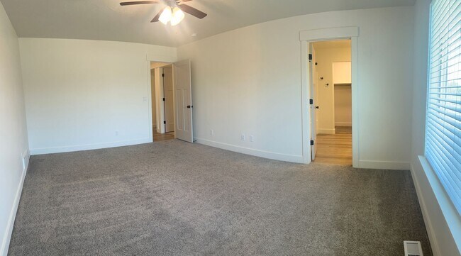 Building Photo - Beautiful Home Built in 2024, Upstairs