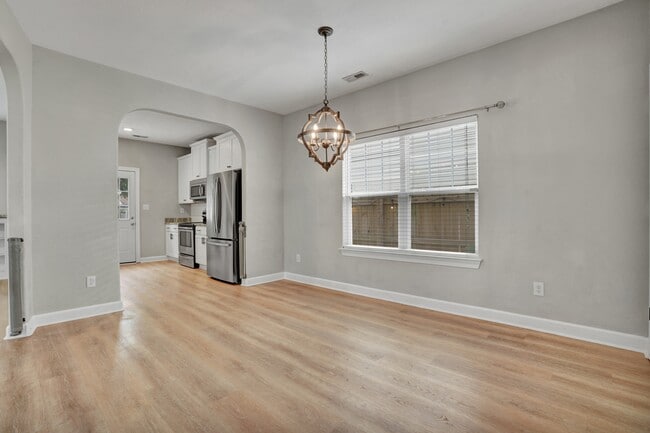 Building Photo - 211 Thalia Rd