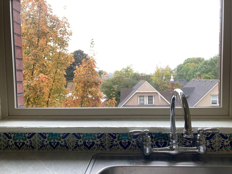 Building Photo - 2109 NW Irving St