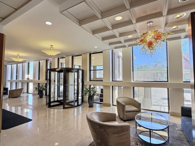 Building Photo - 1660 N La Salle Dr