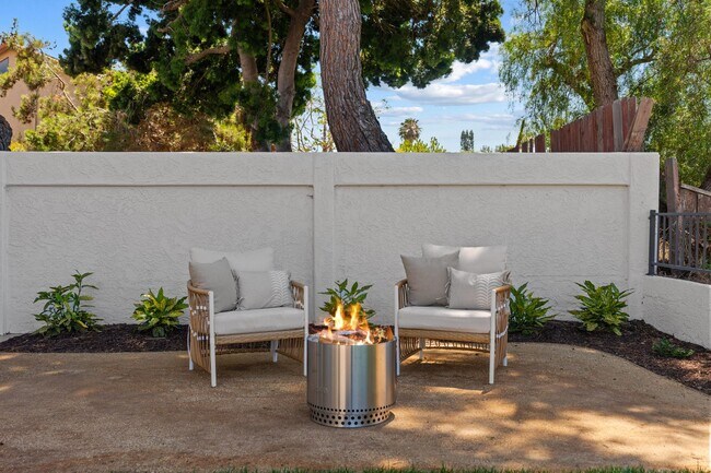 Building Photo - 6803 El Fuerte St