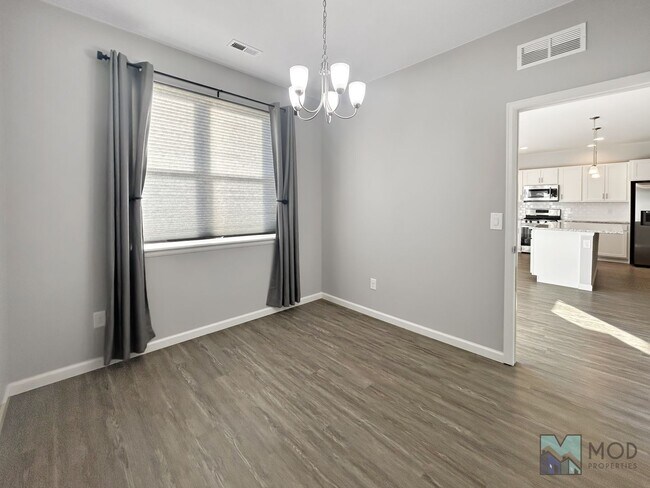 Building Photo - $0 DEPOSIT OPTION. SPACIOUS 4-BEDROOM, 3.5...