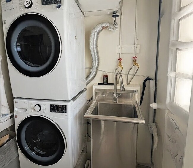 Building Photo - 1340 Dawson Dr