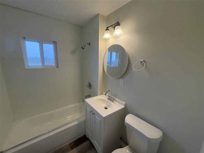 Building Photo - 100 Simmons Family Farm Rd