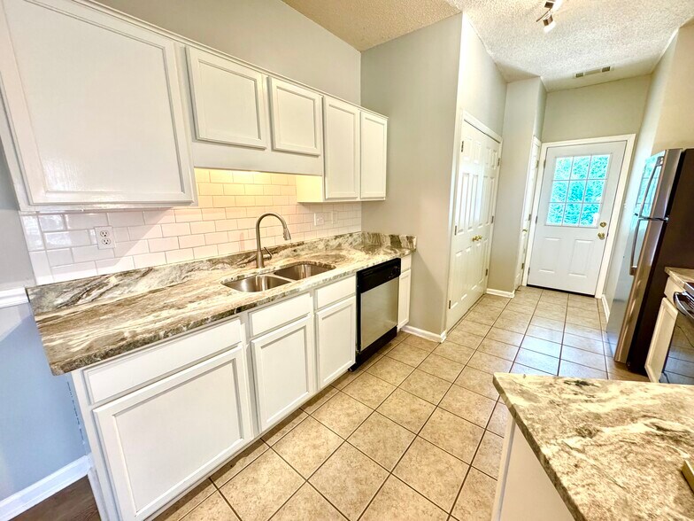Building Photo - 1217 Brady Hollow Ln