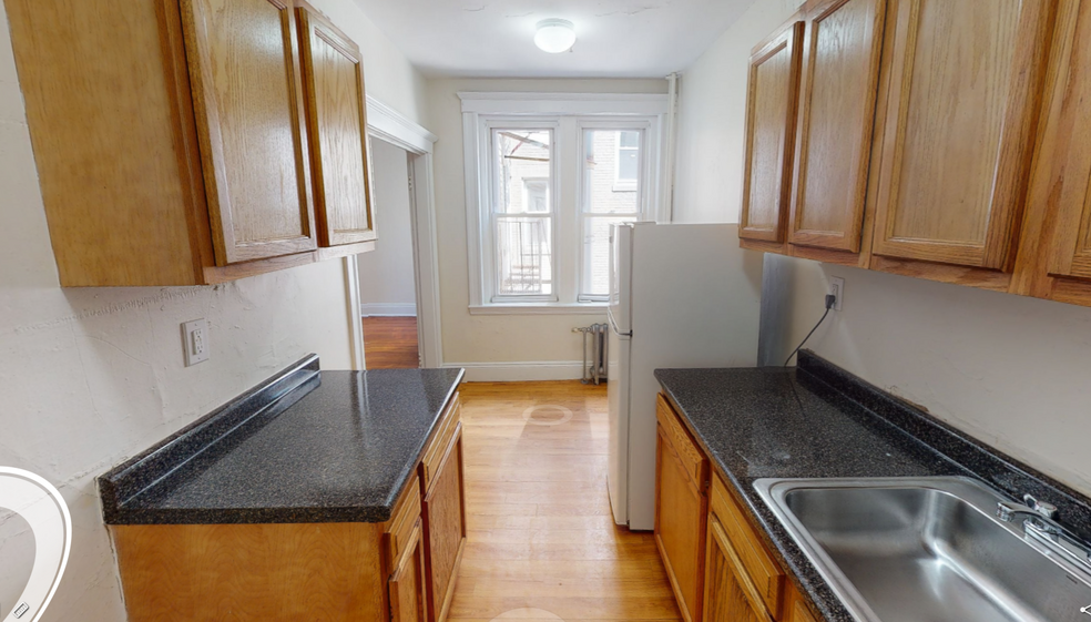 Building Photo - 1124 Boylston St