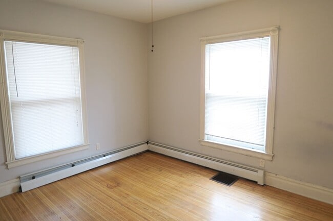 Building Photo - 472 Pearl St