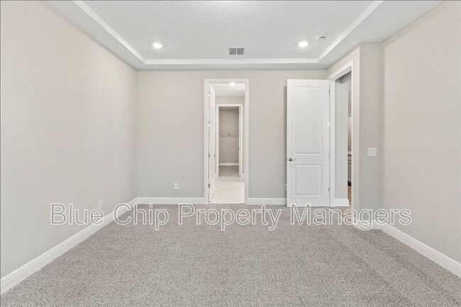 Building Photo - 1229 Pampus Dr