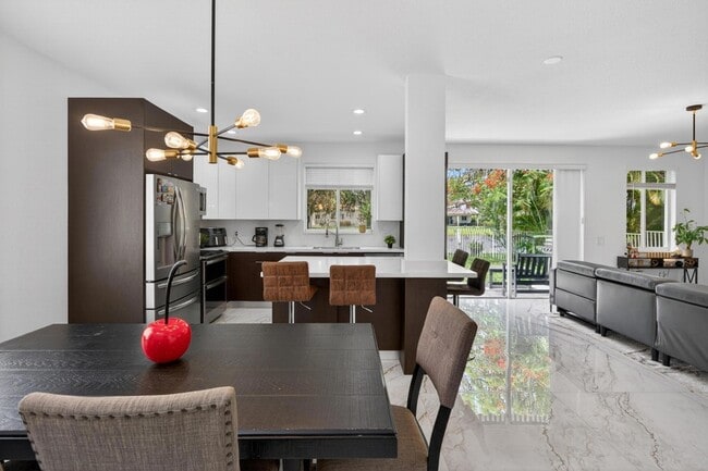 Building Photo - 1374 Canary Island Dr