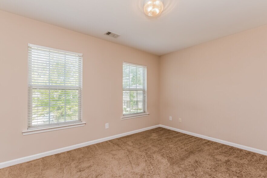 Building Photo - 206 Shaw Dr