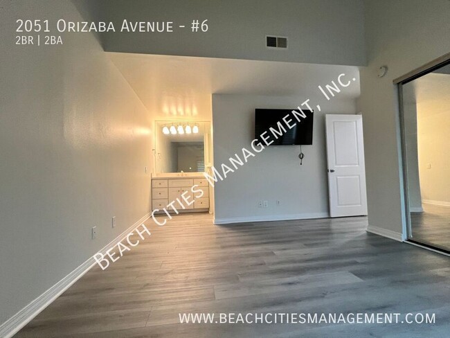 Building Photo - Extra Large Condo, Two Parking Spaces, Cit...